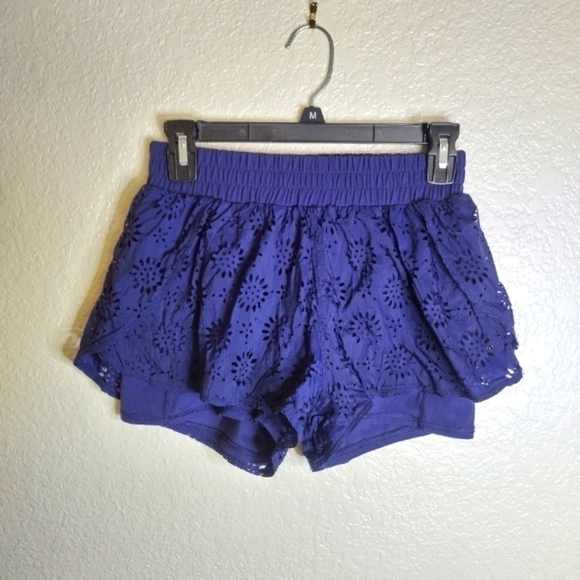 Aerie Chill Play Move Running Shorts With Crepe Layer Flower Cut Outs sz S - Picture 1 of 8